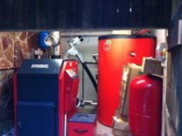 Boiler with red expansion vessel